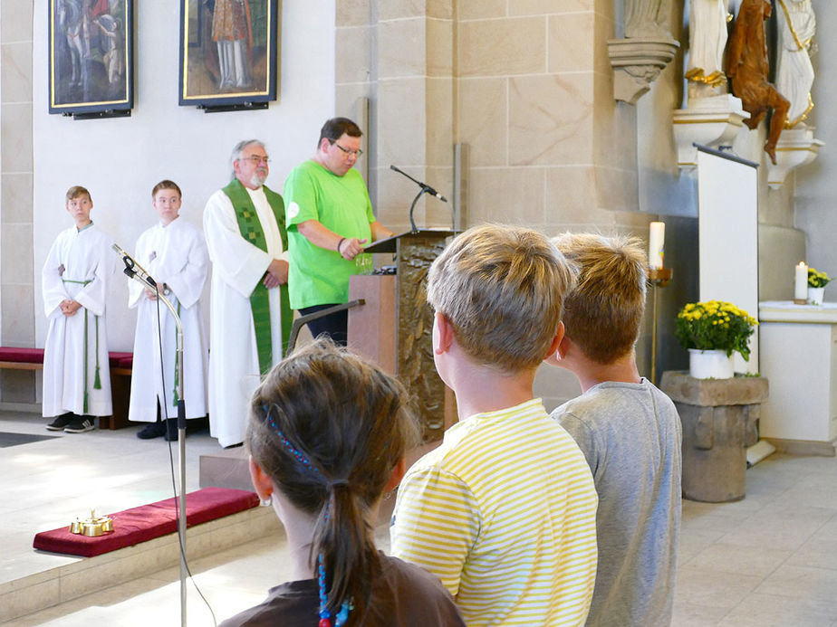 Die neuen Messdiener in St. Crescentius (Foto: Karl-Franz Thiede)